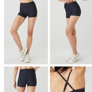 ALO 3" HIGH-WAIST AIRLIFT navy SHORT. NWT size medium